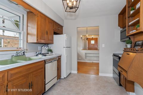 829 Stoddard Ave, Wheaton, IL 60187 photo 4