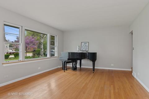 829 Stoddard Ave, Wheaton, IL 60187 photo 2