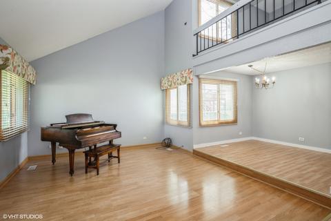 5820 Danforth Ct, Hanover Park, IL 60133 photo 2