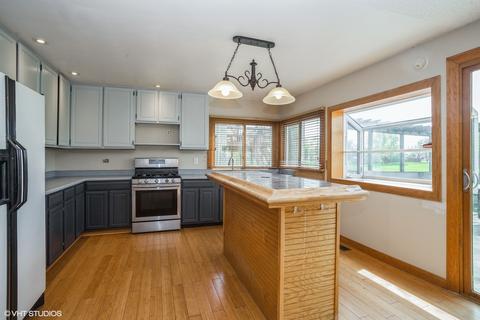 5820 Danforth Ct, Hanover Park, IL 60133 photo 4