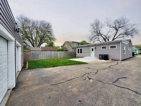 685 Ludlow Ave, Elgin, IL 60120 photo 14