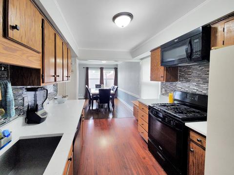685 Ludlow Ave, Elgin, IL 60120 photo 3