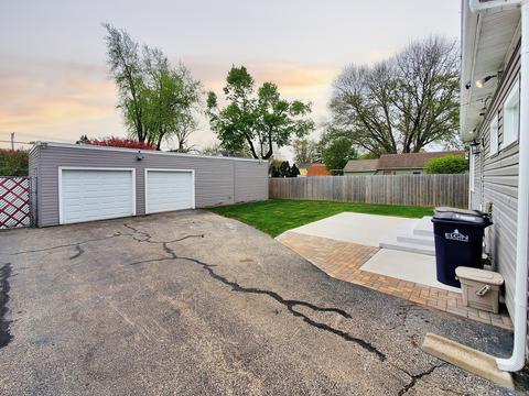 685 Ludlow Ave, Elgin, IL 60120 photo 13