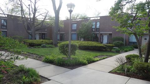 12 Birch Tree Ct, Elmhurst, IL 60126 photo 2