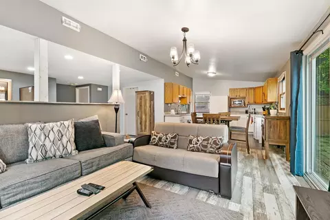 905 Osage Dr, Mchenry, IL 60051 photo 5