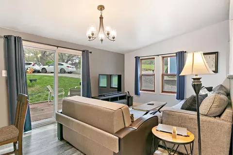 905 Osage Dr, Mchenry, IL 60051 photo 4