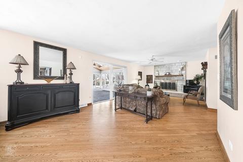 515 E Park Manor Ct, Elmhurst, IL 60126 photo 3