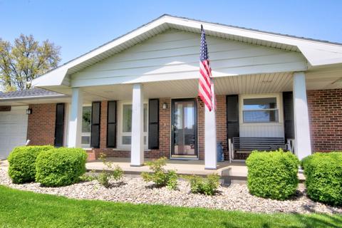 602 E Porter Ave, Watseka, IL 60970 photo 2