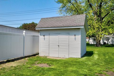 602 E Porter Ave, Watseka, IL 60970 photo 11