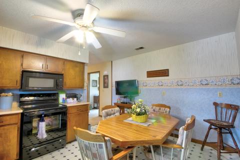 602 E Porter Ave, Watseka, IL 60970 photo 27