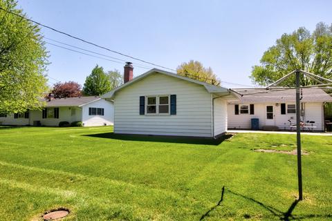 602 E Porter Ave, Watseka, IL 60970 photo 9