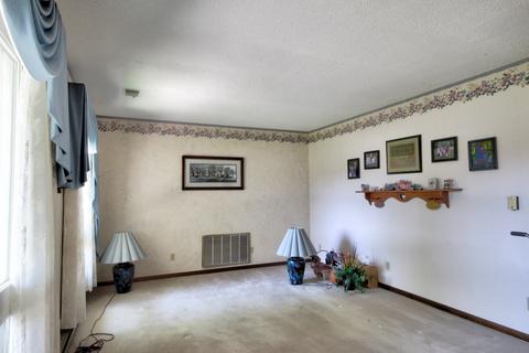 602 E Porter Ave, Watseka, IL 60970 photo 13