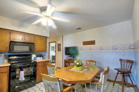 602 E Porter Ave, Watseka, IL 60970 photo 26