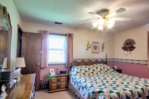 602 E Porter Ave, Watseka, IL 60970 photo 17