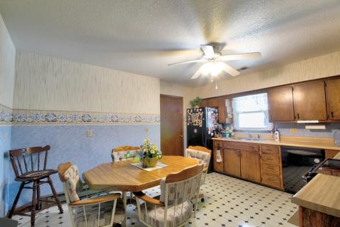 602 E Porter Ave, Watseka, IL 60970 photo 28
