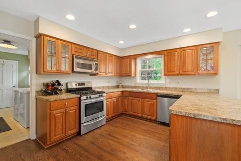 2232 Stonegate Ln, Wheaton, IL 60189 photo 10