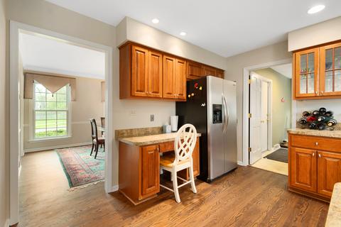 2232 Stonegate Ln, Wheaton, IL 60189 photo 9