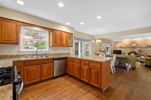 2232 Stonegate Ln, Wheaton, IL 60189 photo 11
