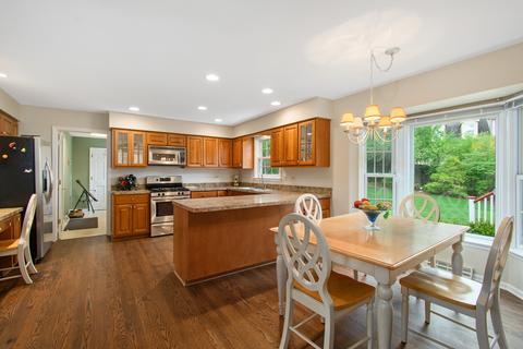 2232 Stonegate Ln, Wheaton, IL 60189 photo 12