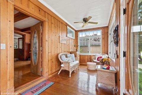323 S Commonwealth Ave, Elgin, IL 60123 photo 2