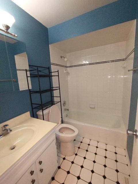 44 Devonshire Cir, Elgin, IL 60123 photo 18