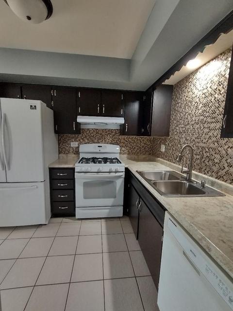 44 Devonshire Cir, Elgin, IL 60123 photo 10