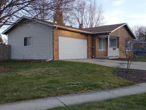 44 Devonshire Cir, Elgin, IL 60123 photo 1