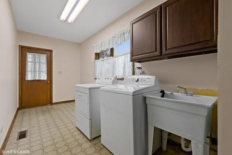 8124 S Park Ave, Burr Ridge, IL 60527 photo 10