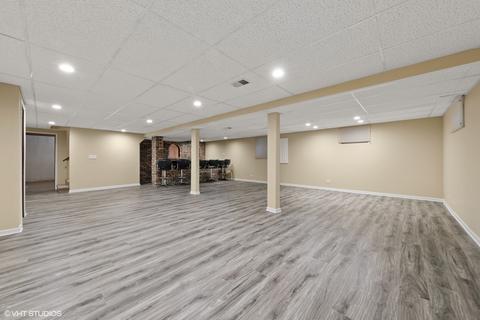 8124 S Park Ave, Burr Ridge, IL 60527 photo 17