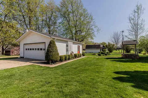 306 Central St, Dover, IL 61323 photo 3