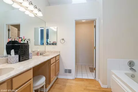 7255 Dada Dr, Gurnee, IL 60031 photo 16