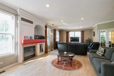 7255 Dada Dr, Gurnee, IL 60031 photo 5