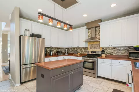 7255 Dada Dr, Gurnee, IL 60031 photo 8