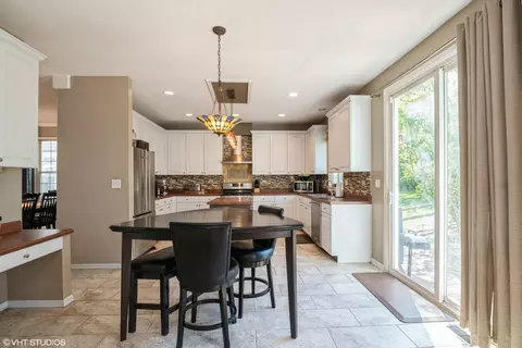 7255 Dada Dr, Gurnee, IL 60031 photo 10