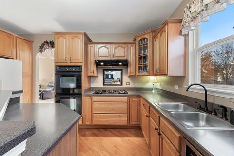 405 Plainview Dr, Bolingbrook, IL 60440 photo 10