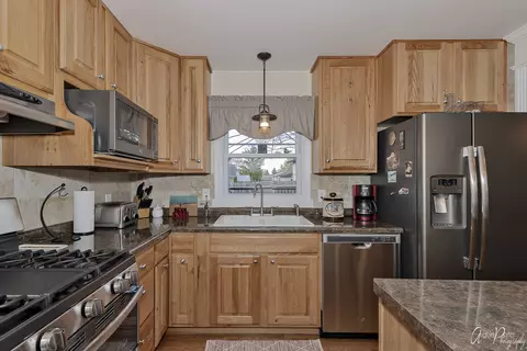 5008 Cambridge Dr, Mchenry, IL 60050 photo 9