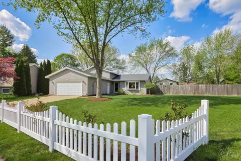 5008 Cambridge Dr, Mchenry, IL 60050 photo 2