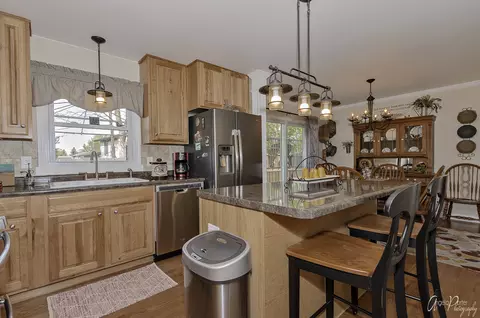 5008 Cambridge Dr, Mchenry, IL 60050 photo 8