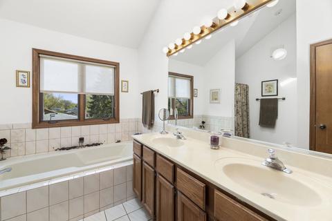 1960 Manchester Rd, Wheaton, IL 60187 photo 10