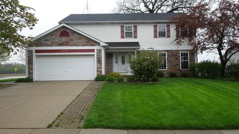 2000 Honey Locust Dr, Algonquin, IL 60102 photo 1