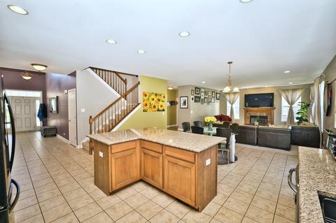 2164 Amelia Ln, Hoffman Estates, IL 60192 photo 10