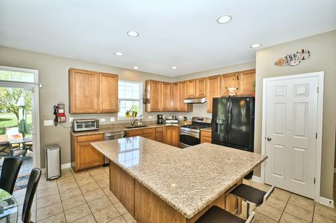 2164 Amelia Ln, Hoffman Estates, IL 60192 photo 9