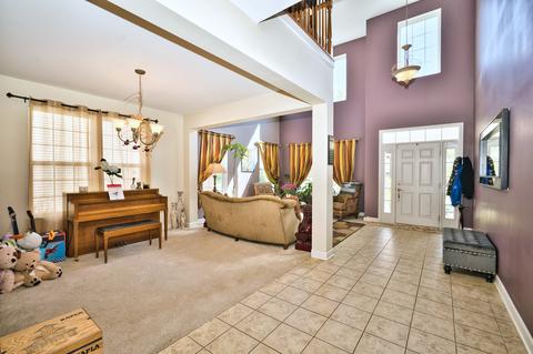 2164 Amelia Ln, Hoffman Estates, IL 60192 photo 3