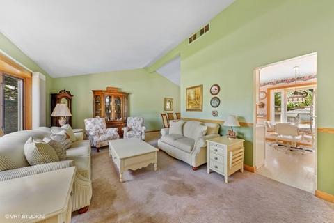 1909 E Camp Mcdonald Rd, Mount Prospect, IL 60056 photo 2
