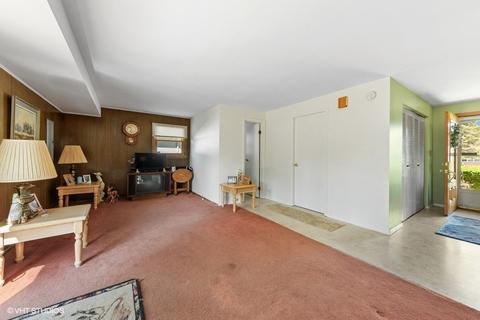 1909 E Camp Mcdonald Rd, Mount Prospect, IL 60056 photo 9