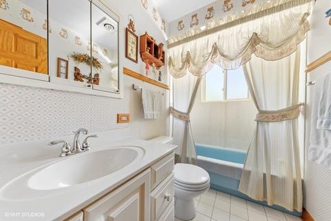 1909 E Camp Mcdonald Rd, Mount Prospect, IL 60056 photo 14