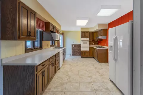717 Cooper Ct, Genoa, IL 60135 photo 3
