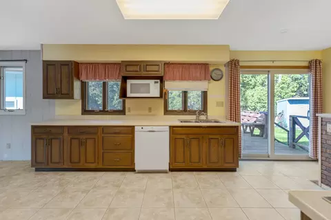 717 Cooper Ct, Genoa, IL 60135 photo 4