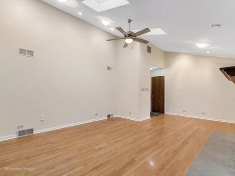1205 S Main St, Wheaton, IL 60189 photo 4