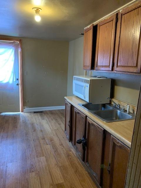 706 E Downer Pl, Aurora, IL 60505 photo 8